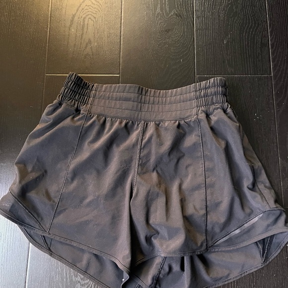 Lululemon Hotty Hot shorts, black size 6 - Picture 3 of 4